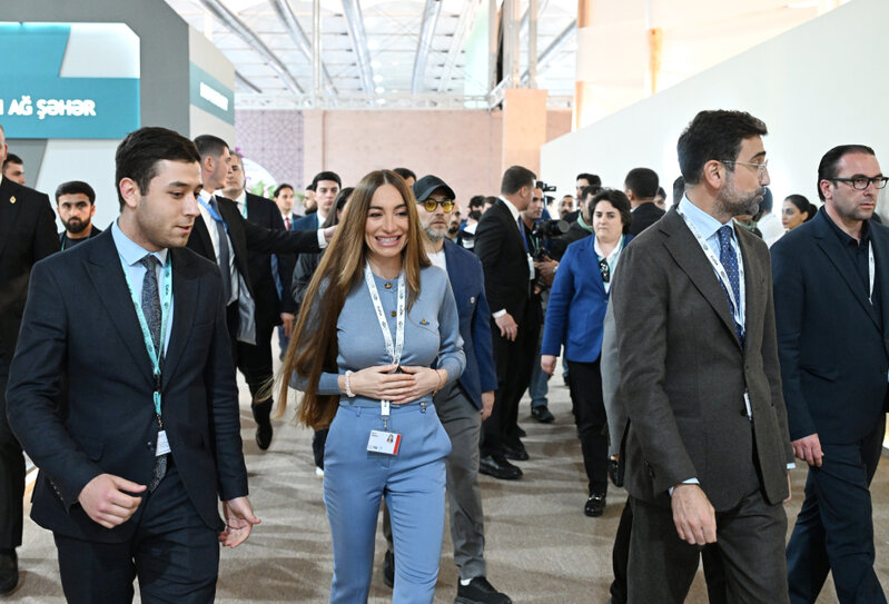 Leyla və Arzu Əliyevalar 'Urban Expo' sərgisində - FOTO
