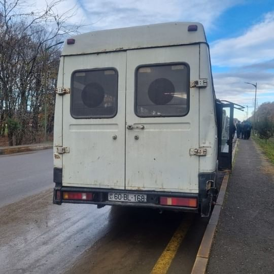 Mikroavtobus 'KamAZ'a çırpıldı - Ölən və yaralananlar var