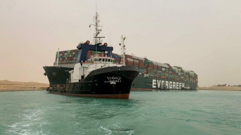 Süveyş kanalında böhran davam edir - Nəhəng gəmi əsas yolu bağlayıb