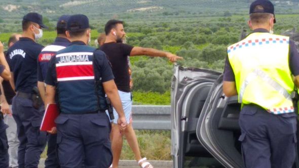 Türkiyəli müğənni ailəsi ilə birlikdə qəzaya düşdü - FOTO