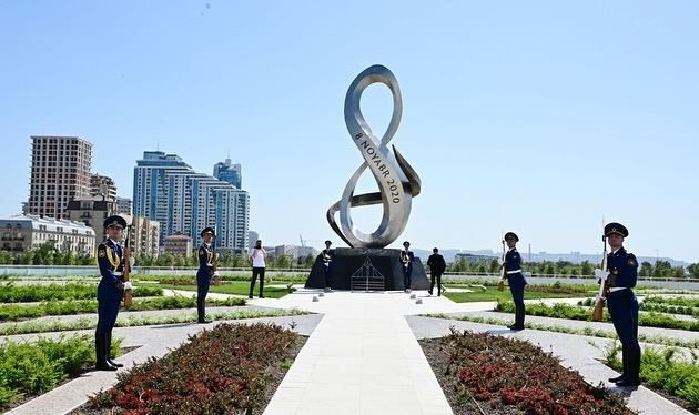 Ukraynanın xarici işlər naziri Zəfər parkını və Şəhidlər xiyabanını ziyarət edib - FOTOLAR