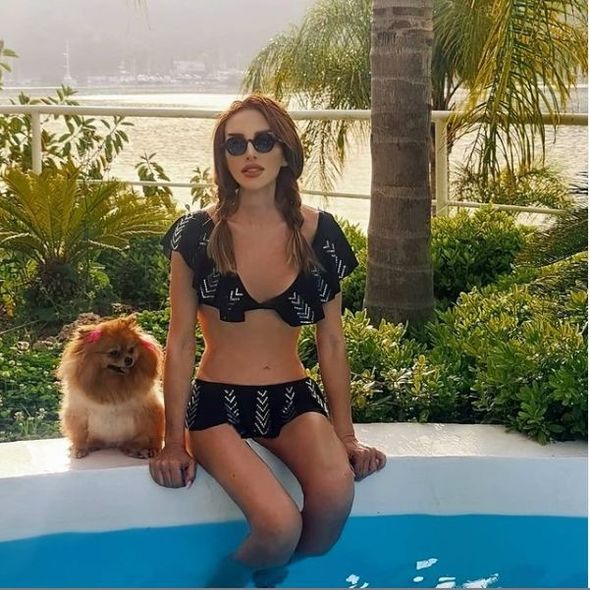 Çimərlik geyimi ilə özünü gülünc vəziyyətə saldı - FOTO