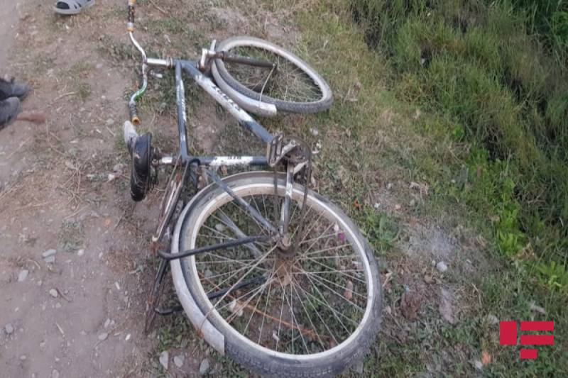 Ucarda avtomobil velosipedçini vuraraq öldürdü - FOTO