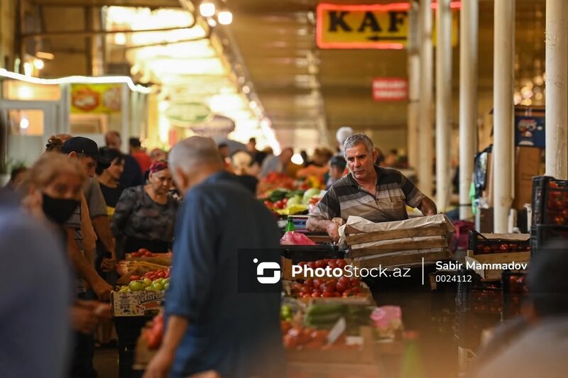 Paytaxtda bazarlar sıxışdırılır: Fermerlə alıcının arasına kim girir?