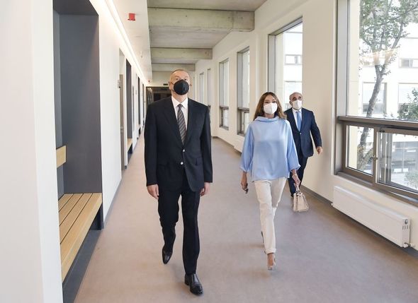 İlham Əliyev və Mehriban Əliyeva UNEC-in yenidən inşa olunan korpusunun açılışında - YENİLƏNİB + FOTO