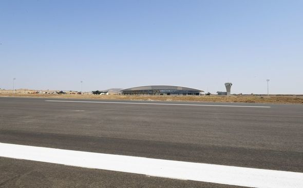 AZAL-ın təyyarəsi Qarabağın beynəlxalq hava limanında ilk eniş edib - FOTO