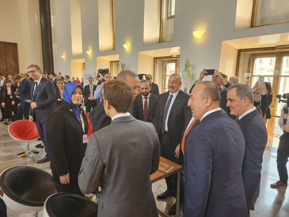 Azərbaycan, Türkiyə və Ermənistan liderlərinin qeyri-rəsmi görüşündən görüntülər - VİDEO