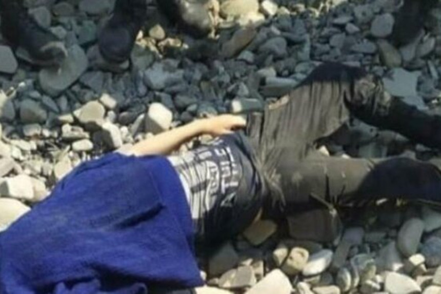 Azərbaycanda ayının parçaladığı uşaq dəfn edildi