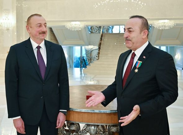 İlham Əliyev Türkiyənin Xarici İşlər nazirinin başçılıq etdiyi nümayəndə heyətini qəbul edib - FOTO