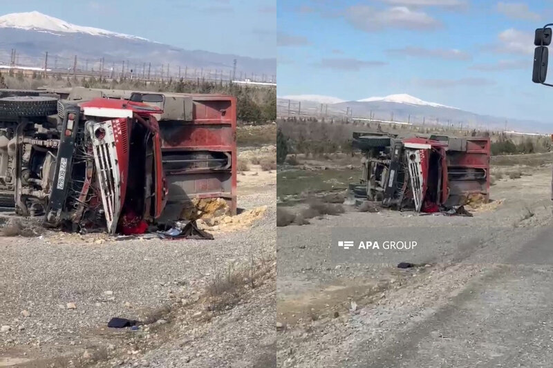 Bakı-Quba yolunda yük maşını aşıb - FOTO