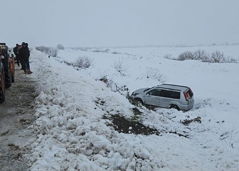 Qarlı hava yol qəzalarına səbəb oldu - FOTO