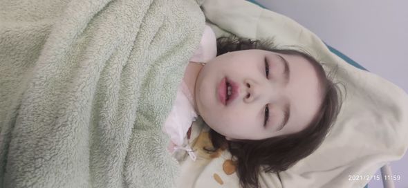Üç yaşlı İncinin təcili olaraq yardıma ehtiyacı var - FOTO