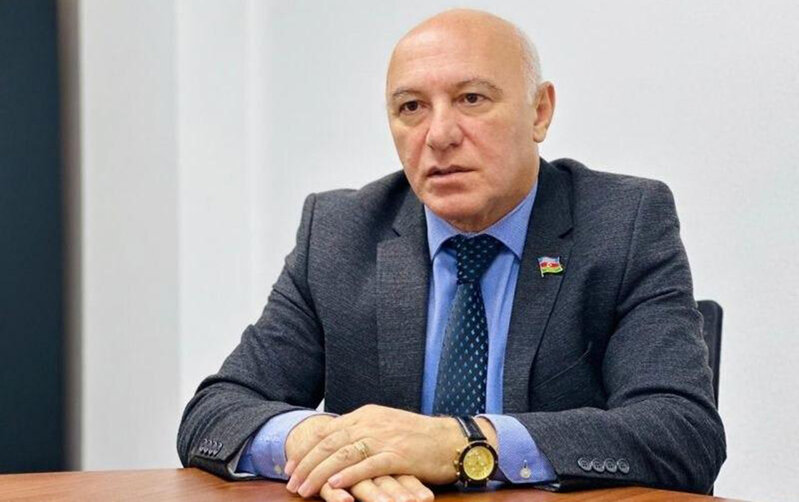 Deputat tıxaca görə iclasa gecikdi - 