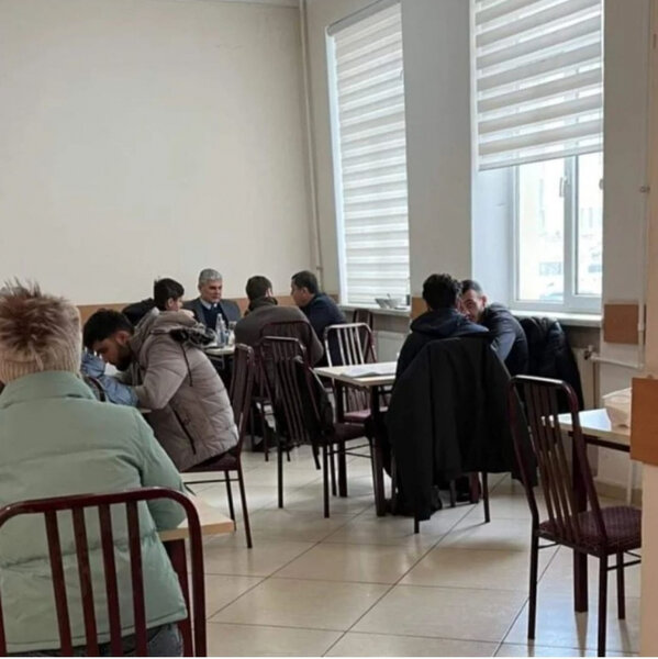 Azərbaycanda rektorun tələbələrlə səmimi - FOTOSU