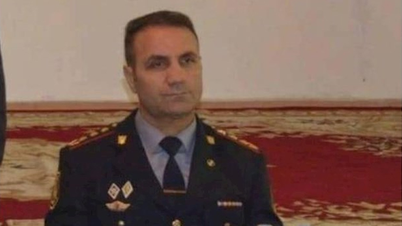 Polis rəisi özünü öldürmək istəyən şəxsi xilas etdi - 2 saat işıq dirəyində qalıbmış