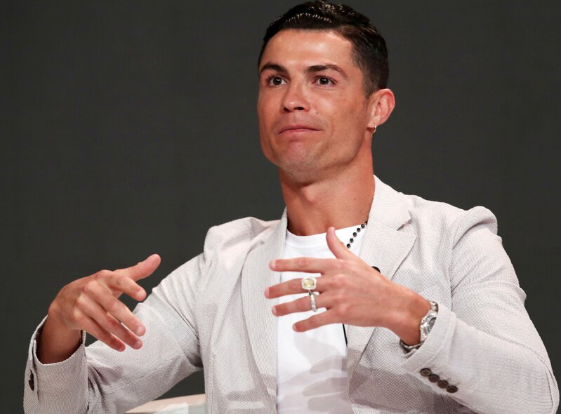 Saniyədə 1 avro qazanan Ronaldo: 1 milyonluq üzük, 8 milyonluq avtomobil - FOTO