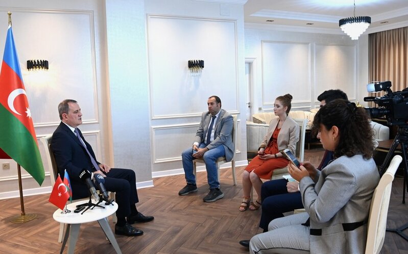 Ermənistandan öz hərbçilərini Qarabağdan çıxarmasını israrla tələb edirik