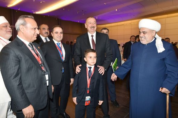 Dünya dini liderlərinin II Bakı Sammitinin iştirakçılarının şərəfinə ziyafət verilib - FOTO