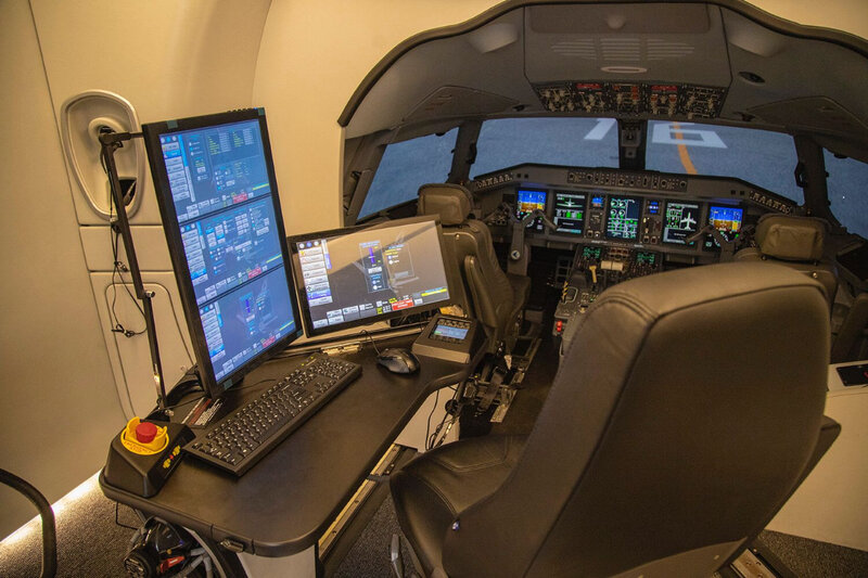 AZAL-ın Pilotların Hazırlığı Mərkəzində yeni müasir uçuş trenajoru quraşdırılıb - FOTO/VİDEO