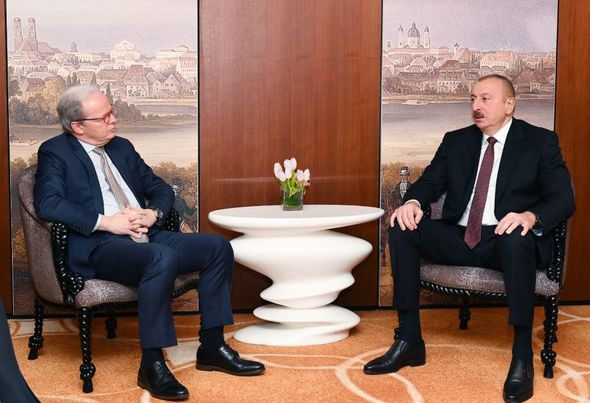 İlham Əliyev Dünya Bankının icraçı direktoru ilə görüşdü - FOTO