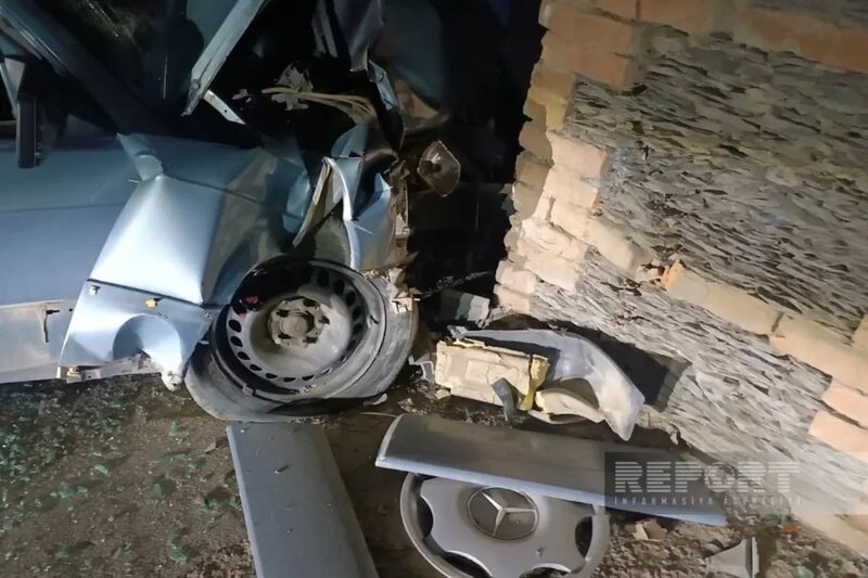 Tovuzda avtomobil divara çırpıldı: Xəsarət alanlar var