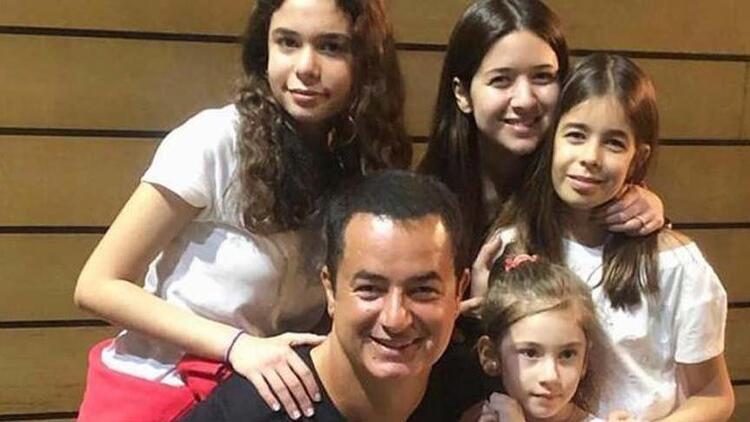 Acunun qızları avtomobil qəzasına düşdü