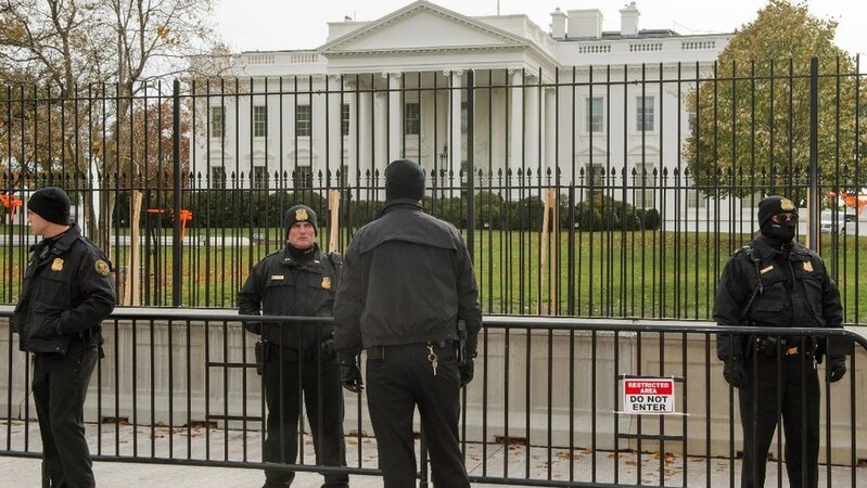 Ağ Evin yaxınlığında iki ABŞ əsgəri güllələndi