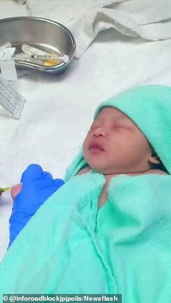 Küçənin ortasında kürəyinə paslı bıçaq saplanmış körpə tapıldı - FOTO