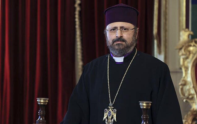 Erməni patriarx dünyaya səsləndi - Siyasi alətə çevirməyin!