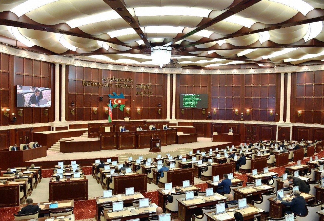 Parlament büdcəyə dəyişiklikləri təsdiqlədi