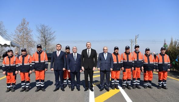 İlham Əliyev Tovuzda avtomobil yolunun yenidənqurmadan sonra açılışında - YENİLƏNİB+FOTO/VİDEO