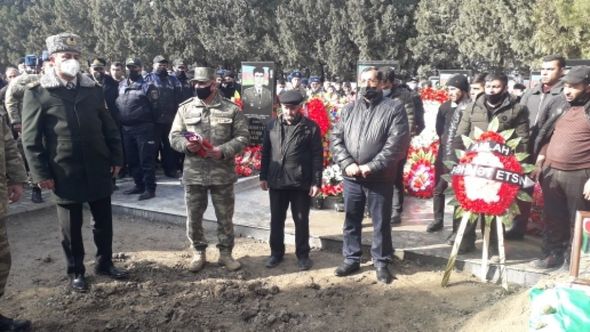 Murovdağ döyüşlərində itkin düşən şəhidimiz Kürdəmirdə dəfn olundu - FOTO