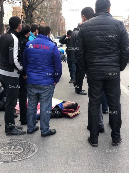 Bakıda ağır qəza: Motosiklet "Volkswagen"lə toqquşdu - FOTO