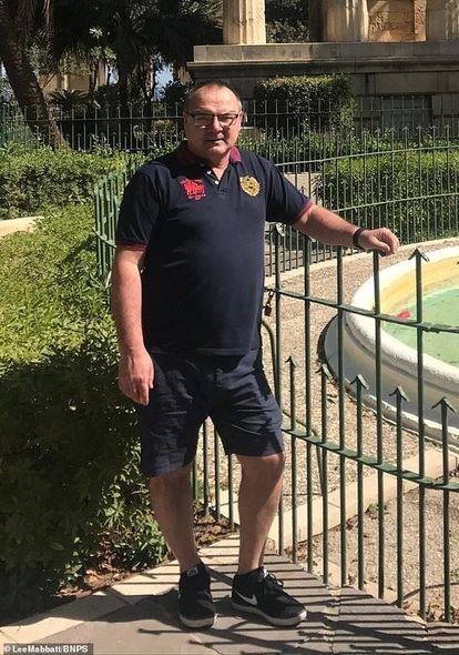 Sağlam kişi koronavirusa yoluxduqdan sonra ayağını itirdi - FOTO