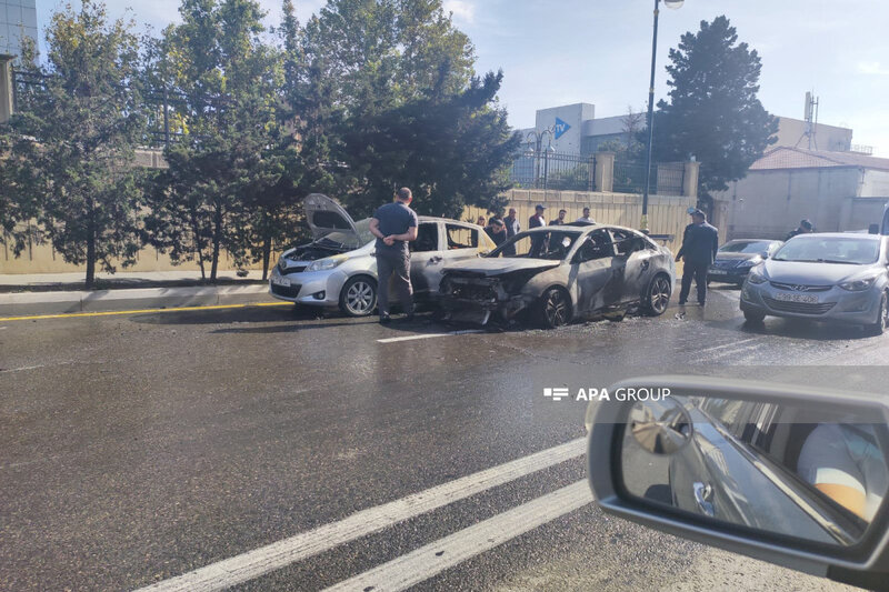 Bakıda avtomobil yandı - FOTO