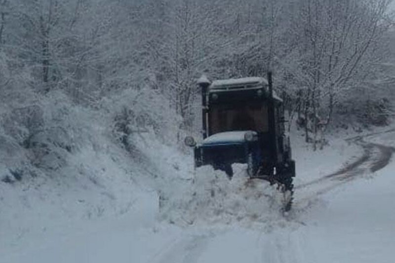 Quba-Xınalıq yolu qardan təmizlənir - FOTO