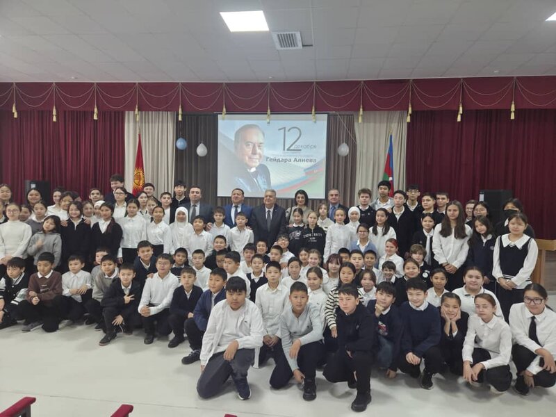 Ulu Öndər Heydər Əliyev xalqına və dövlətinə xidmət nümunəsi yaradıb' - FOTOLAR