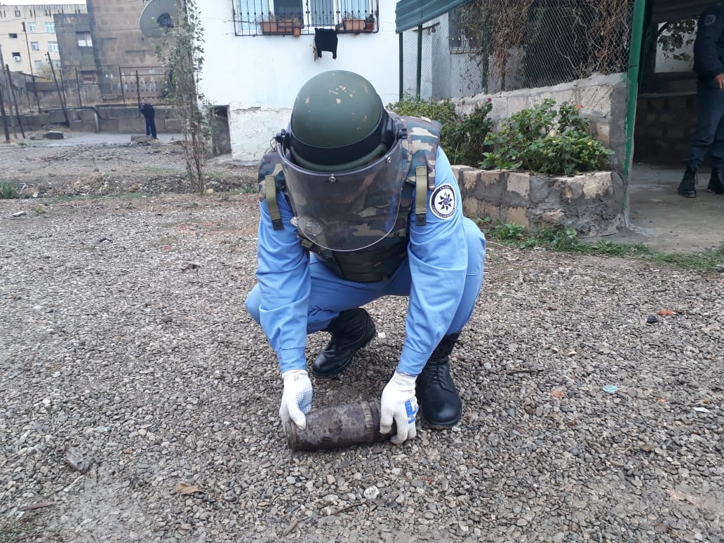 Bakıda zibillikdən top mərmisi tapıldı - FOTO