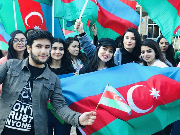 BDU-dan Bayraq Gününə töhfə: "Üç rəngin kölgəsində!" - FOTO/VİDEO