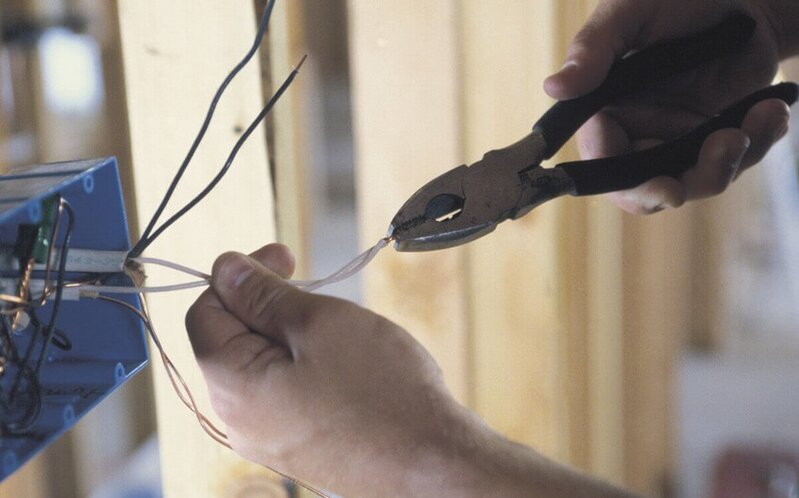 Lerikdə 1 ailənin 4 üzvünü elektrik vuraraq öldürdü