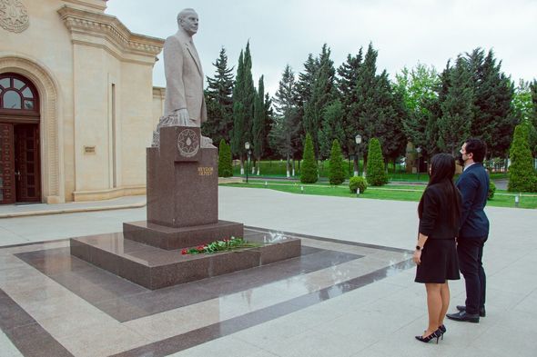 Davamçılar Fəxri xiyabanda və "Şöhrət" muzeyində olub - FOTO
