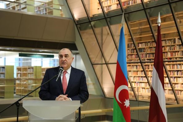 Elmar Məmmədyarov Latviya Milli Kitabxanasına Dağlıq Qarabağla bağlı kitab hədiyyə etdi - FOTO