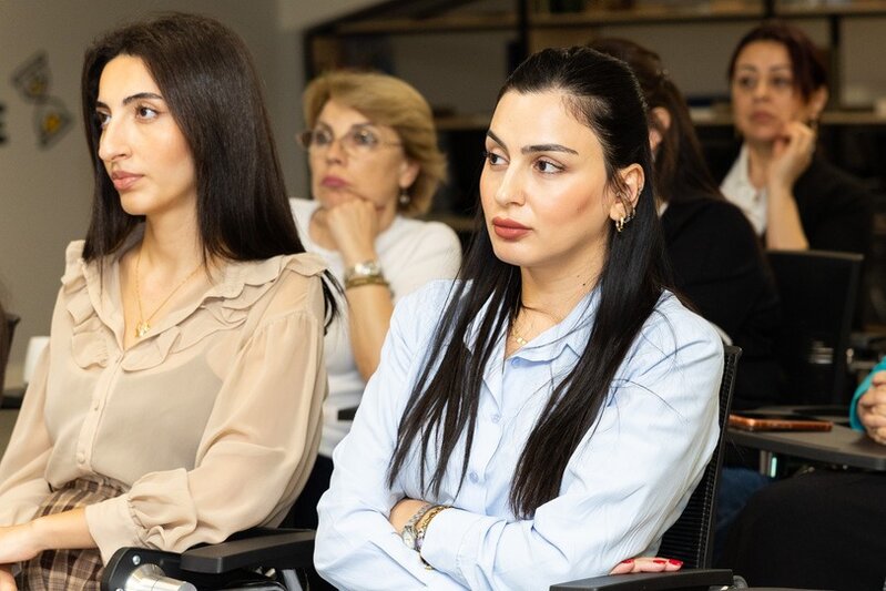 Yelo Bank-da Süd Vəzi Xərçəngi Maarifləndirmə Ayına həsr olunmuş seminar keçirilib