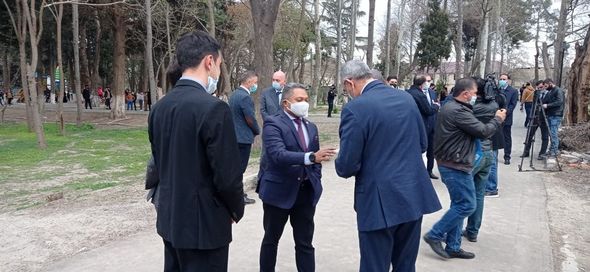 İƏT nümayəndə heyəti Gəncədə raket düşən ərazilərə baxıb - FOTO 