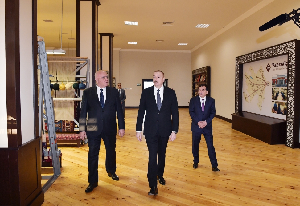İlham Əliyev "Azərxalça" ASC-nin Qazax filialının fəaliyyəti ilə tanış olub - FOTO
