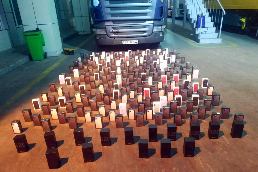 Qanunsuz yolla ölkəyə mobil telefonlar keçirmək istədilər