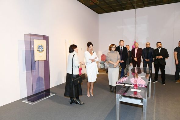 Birinci vitse-prezident 8-ci Moskva Beynəlxalq Müasir İncəsənət Bienallesi ilə tanış olub - FOTO