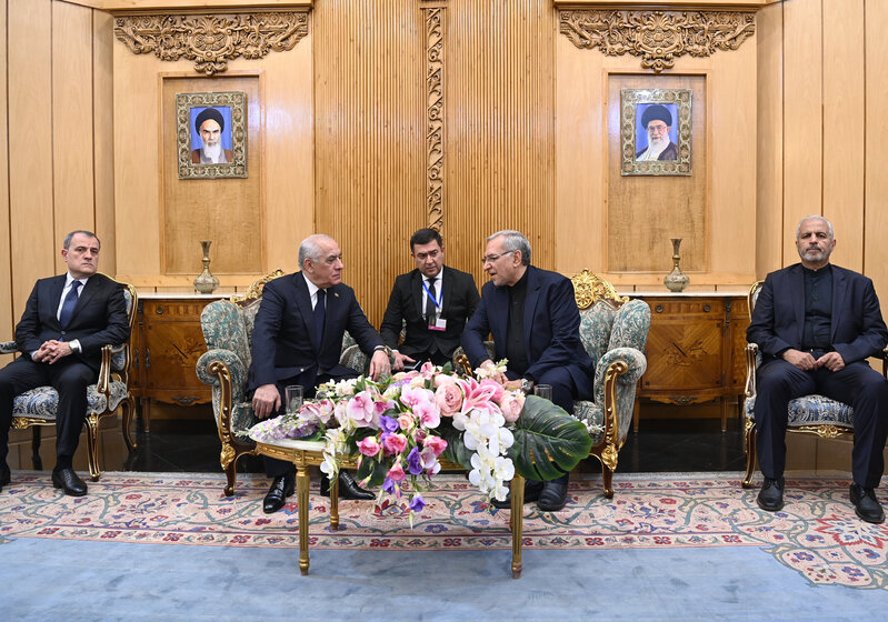 Baş nazir Əli Əsədov Tehranda anım mərasimində iştirak etdi