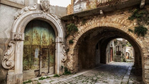 Avropada bir avrodan satışa evlər çıxarılıb - FOTO