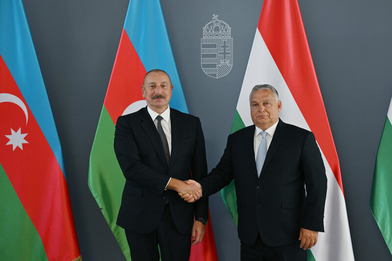 İlham Əliyev Viktor Orbanı Azərbaycana səfərə dəvət etdi